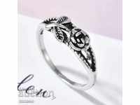 Нежен сребърен пръстен, роза