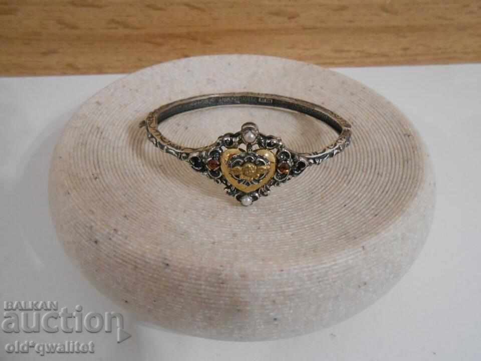 Masterful silver bracelet, Silver 835 with est. GARNET stamps with price 327.00 BGN | € 167.19 Masterful silver bracelet, Silver 835 with est. GARNET stamps with price 327.00 BGN | € 167.19