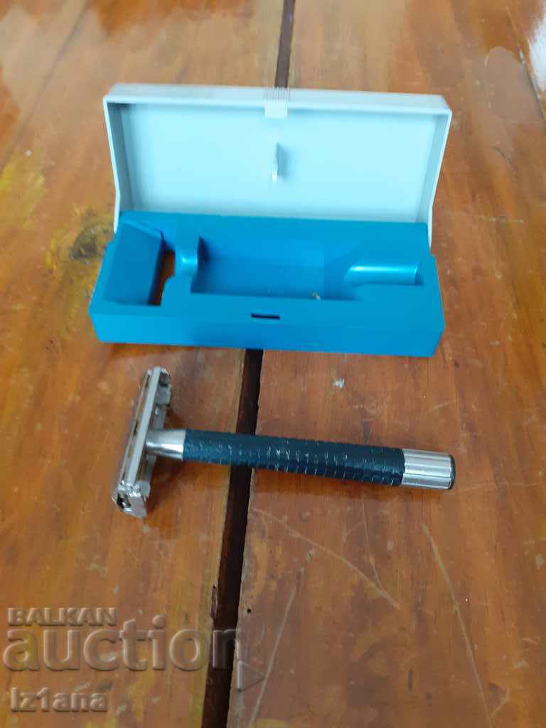 Old Meridian razor - 5