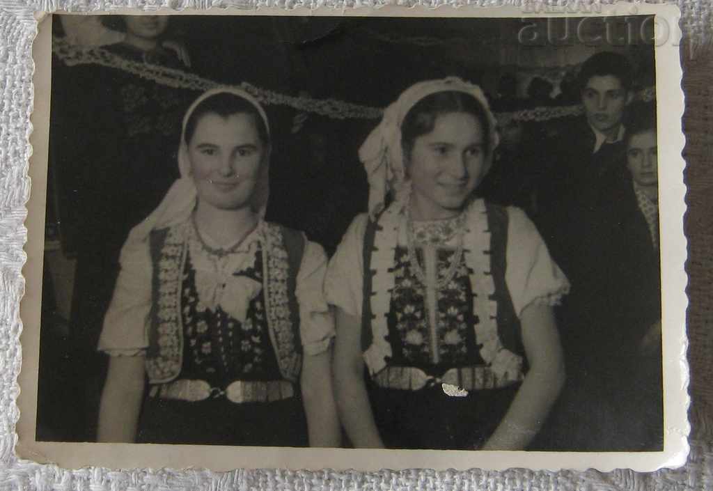 Auction ETHNOGRAPHY METAL BELT CARRIES PHOTO Auction ETHNOGRAPHY METAL BELT CARRIES PHOTO