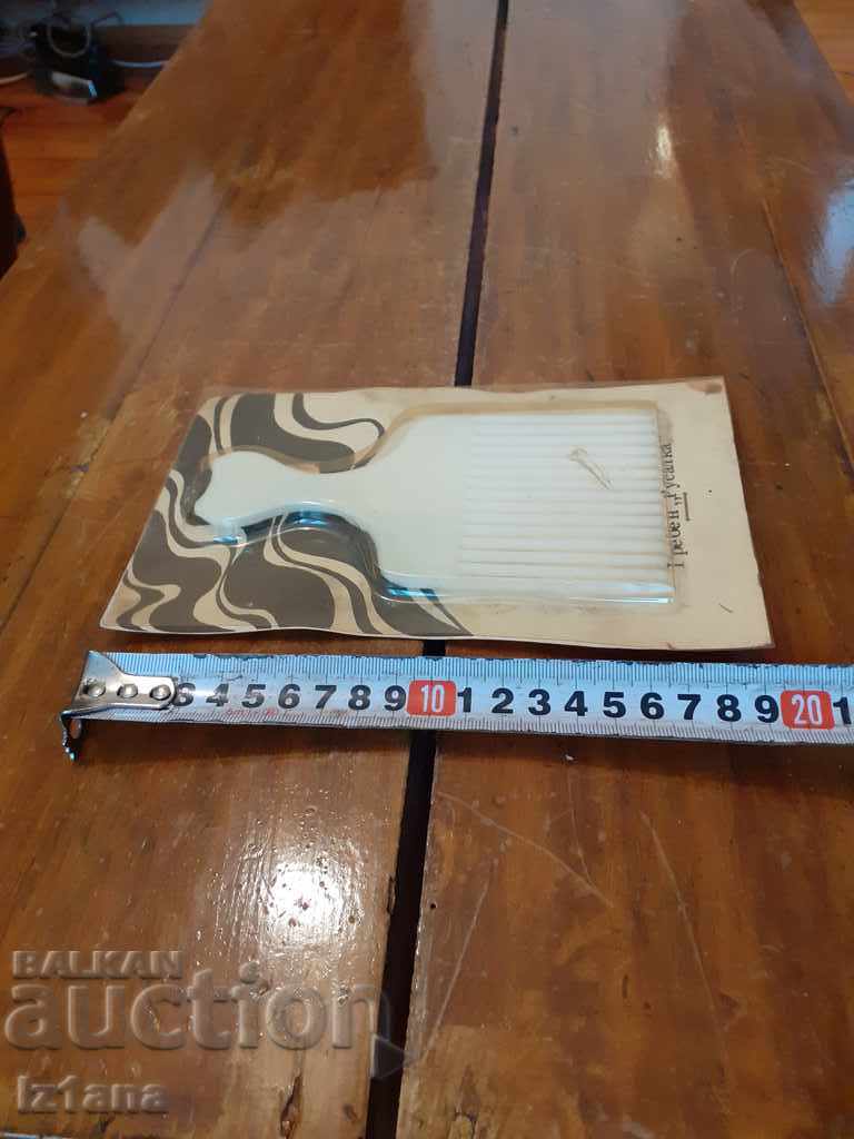 Old Mermaid comb - 6