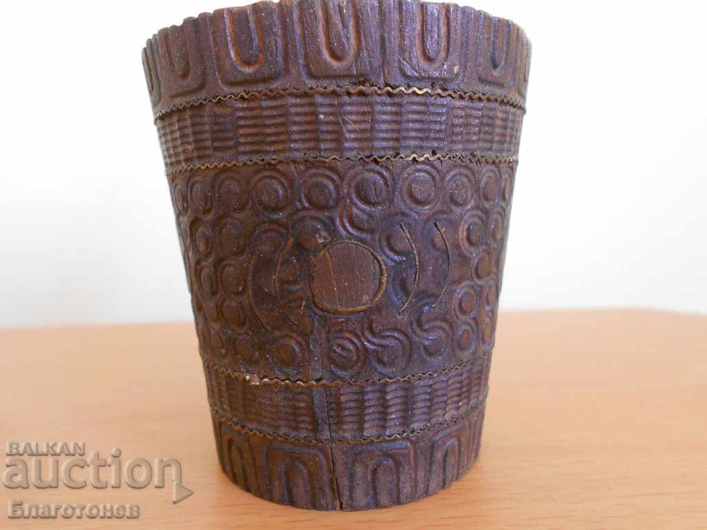 ceașcă vechi din lemn cu preț 30.00 BGN | € 15.34 ceașcă vechi din lemn cu preț 30.00 BGN | € 15.34