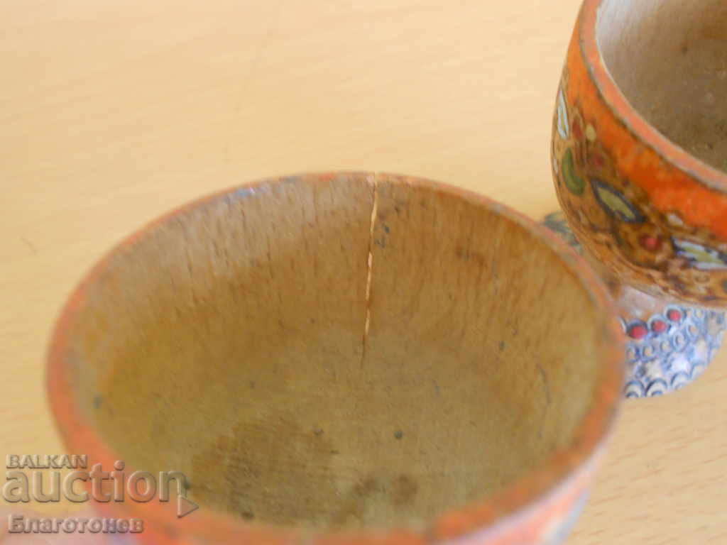 Delivery of Wooden old cups Delivery of Wooden old cups