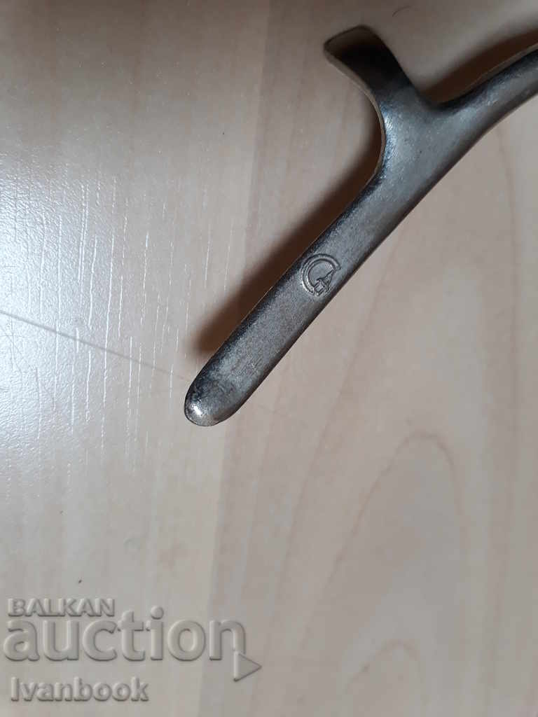 Auction  An old hand cutter