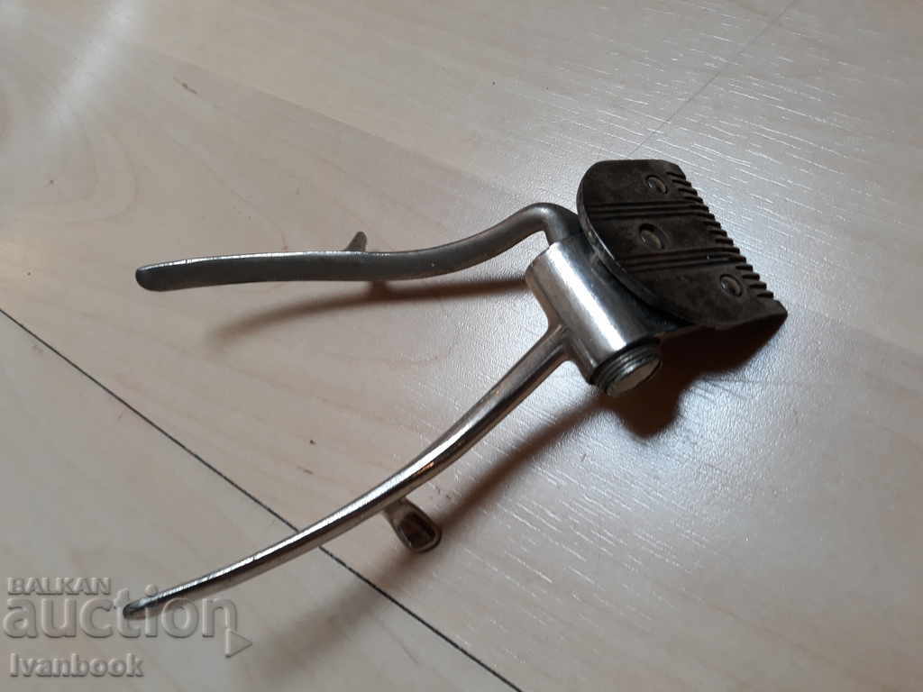 An old hand cutter - 6