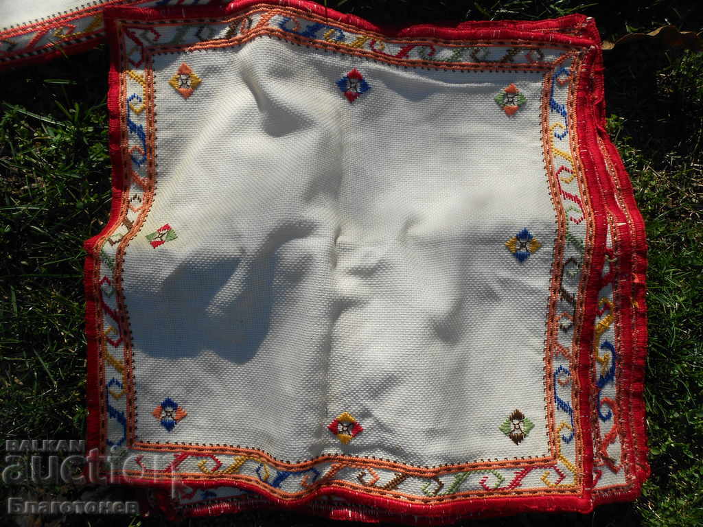 Auction Embroidered old tablecloth Auction Embroidered old tablecloth