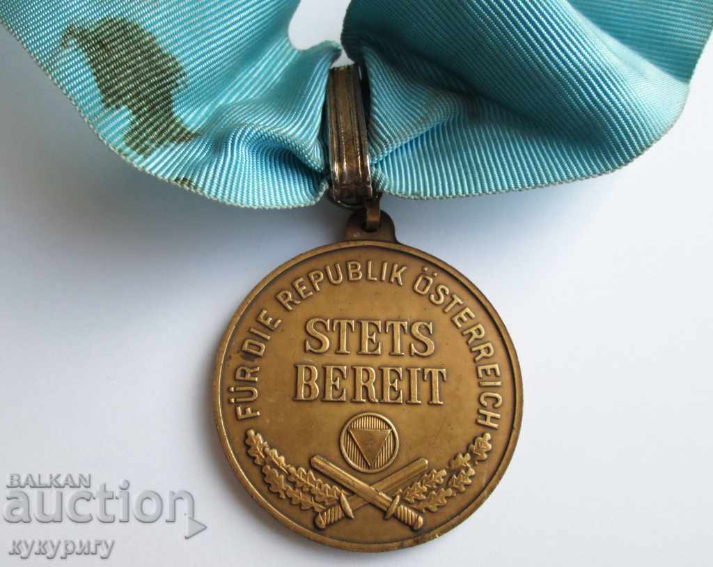 Delivery of Old Austrian medal medal with swords with neck strap Austria Delivery of Old Austrian medal medal with swords with neck strap Austria