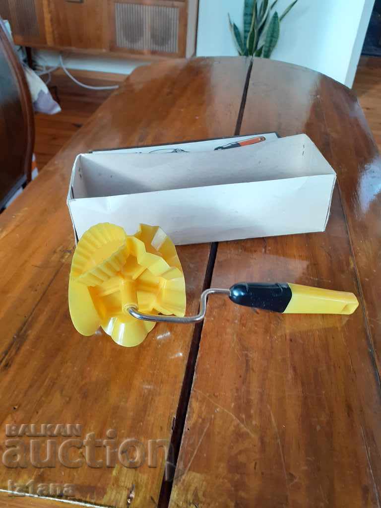 Old roller for sweets, shapes with price 25.00 BGN | € 12.78 Old roller for sweets, shapes with price 25.00 BGN | € 12.78