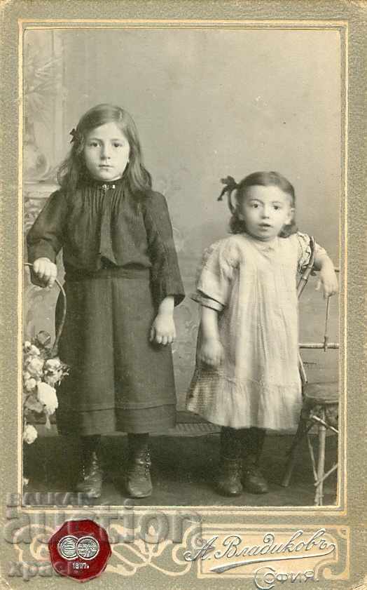 СТАРА ФОТОГРАФИЯ - КАРТОН - А. ВЛАДИКОВ – СОФИЯ - М0506