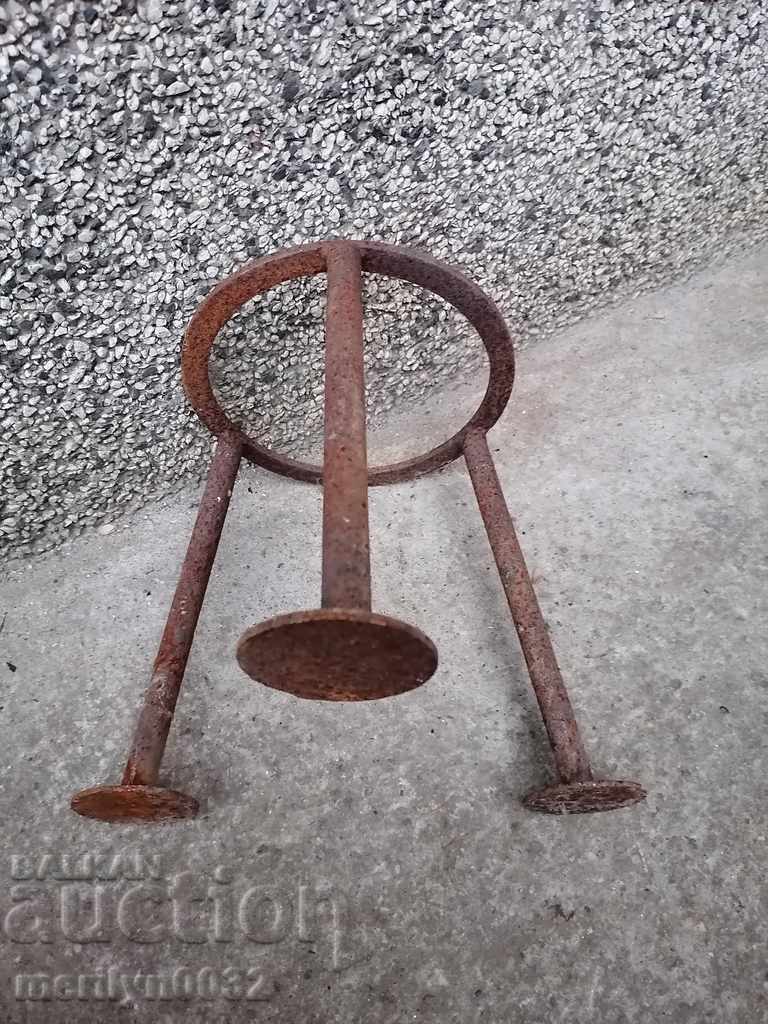 Auction Saek, pistachio, wrought iron, hearth Auction Saek, pistachio, wrought iron, hearth