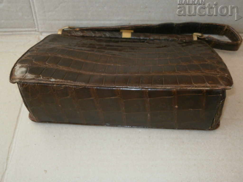 Licitație Punga de crocodil din piele crocodilă Licitație Punga de crocodil din piele crocodilă
