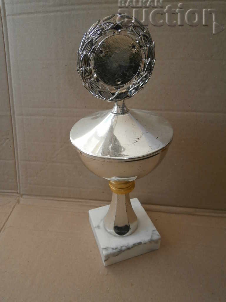 cupă antică cu premii cu preț 31.00 BGN | € 15.85 cupă antică cu premii cu preț 31.00 BGN | € 15.85