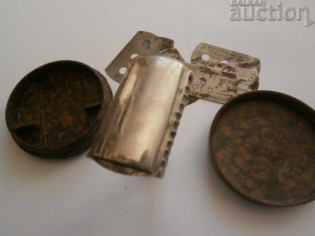 Auction  antique military razor in bakelite box WW2 WWII