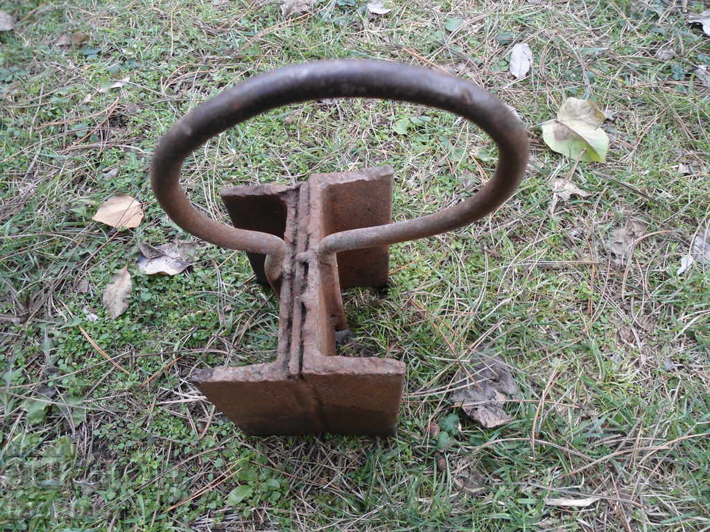 Old portable anvil, 9,300 kg, - 5 Old portable anvil, 9,300 kg, - 5