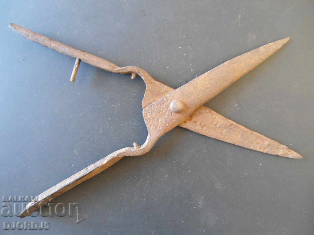 Old forged scissors with price 3.00 BGN | € 1.53 Old forged scissors with price 3.00 BGN | € 1.53
