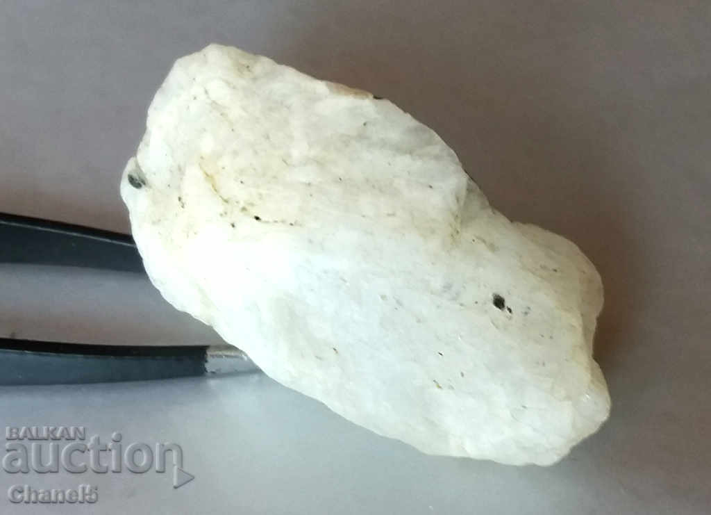 Auction RAW MOON STONE + BLACK TOURNAMENT - 63.60 kt (382) Auction RAW MOON STONE + BLACK TOURNAMENT - 63.60 kt (382)