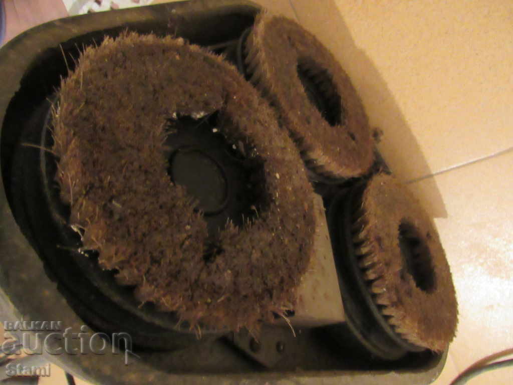 Delivery of An old parrot from the time of the wife. Delivery of An old parrot from the time of the wife.