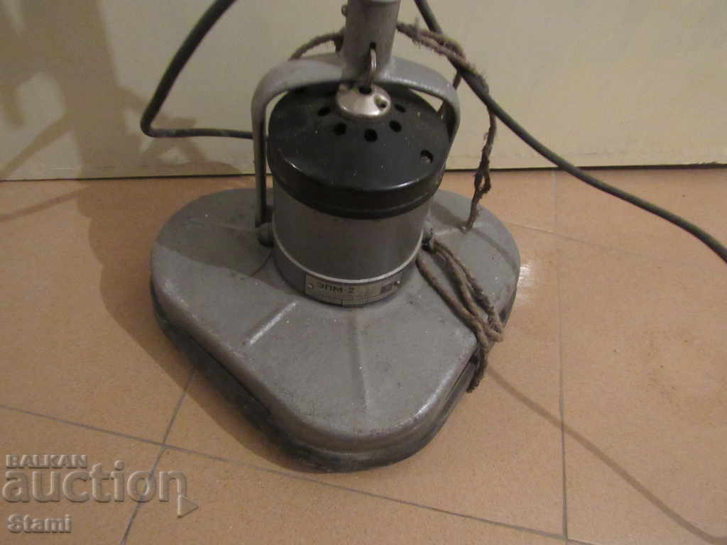 An old parrot from the time of the wife. - 5 An old parrot from the time of the wife. - 5