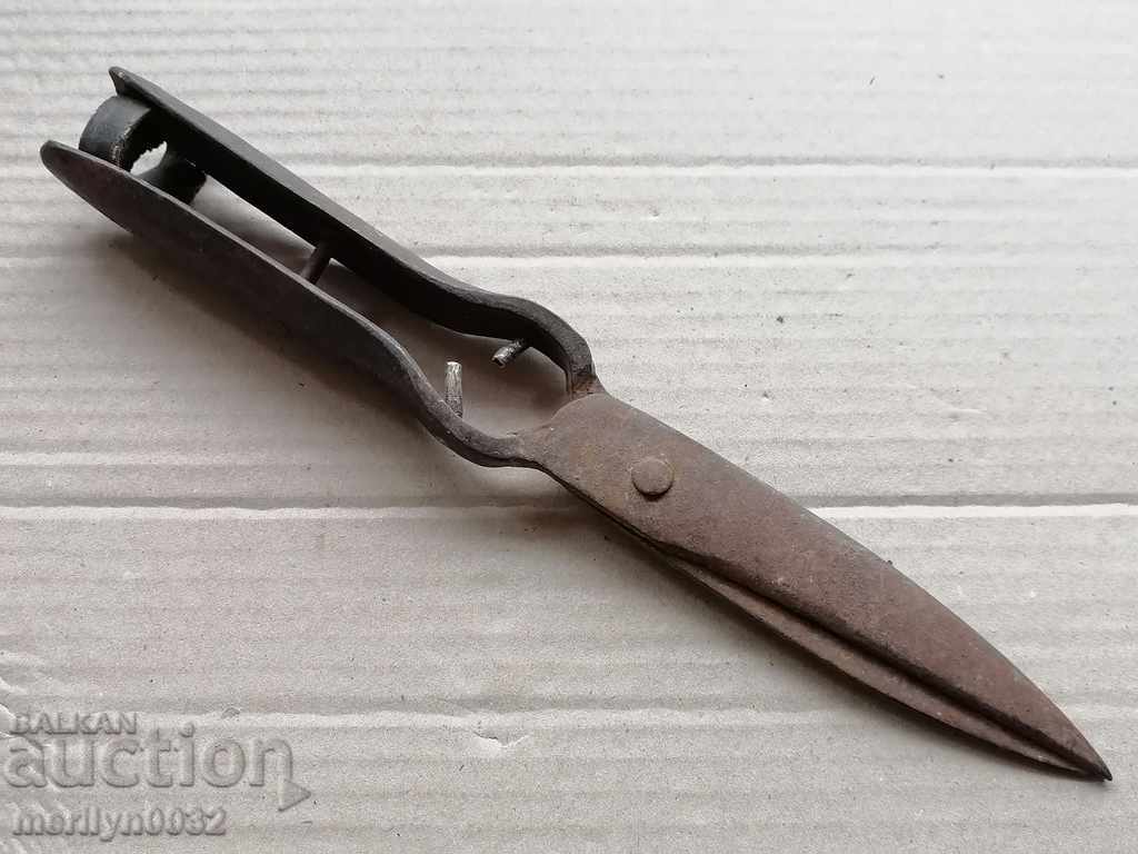 Wrought iron scissors old wrought iron scissors with price 42.00 BGN | € 21.47 Wrought iron scissors old wrought iron scissors with price 42.00 BGN | € 21.47