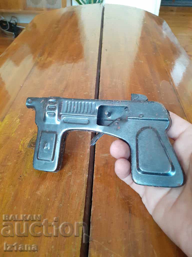 Old Kid's Gun with price 15.00 BGN | € 7.67 Old Kid's Gun with price 15.00 BGN | € 7.67