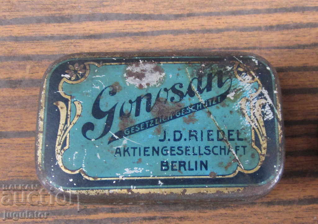 Auction lot of old medical metal tin pill boxes Auction lot of old medical metal tin pill boxes