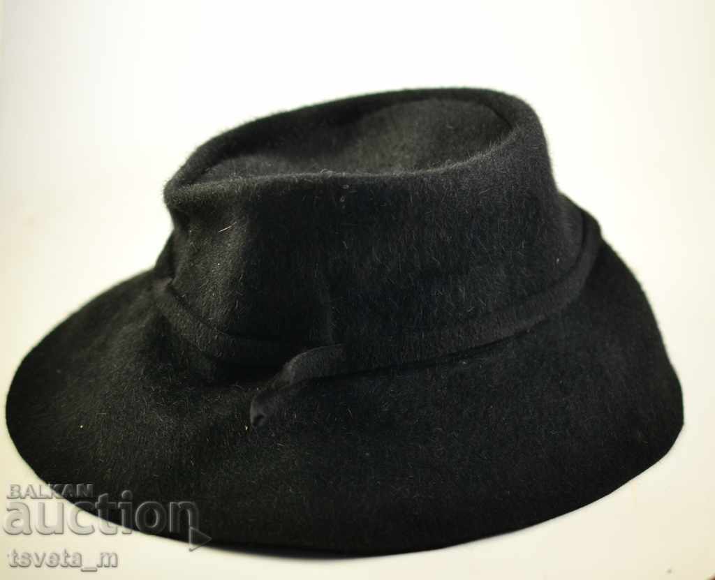 Старинна дамска шапка