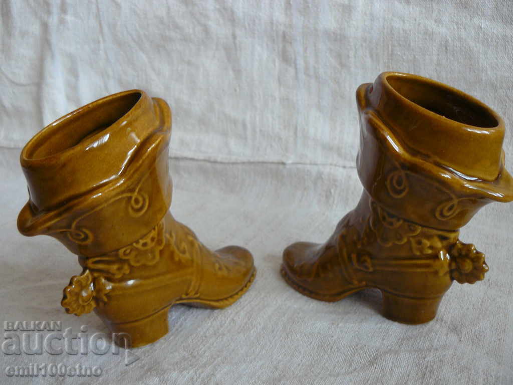 Παράδοση Φιγούρες - βάζα Ένα ζευγάρι μπότες - μπότες από πορσελάνη