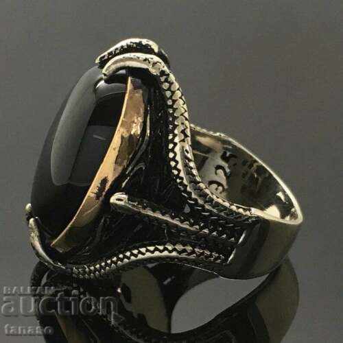 Ring with black sapphire