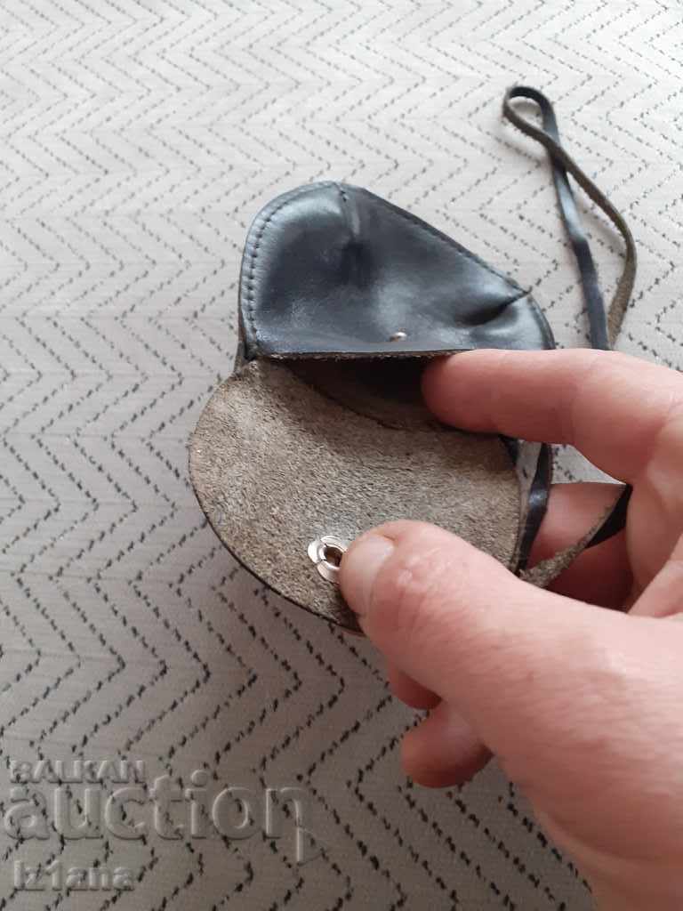 Delivery of Old baby purse Delivery of Old baby purse