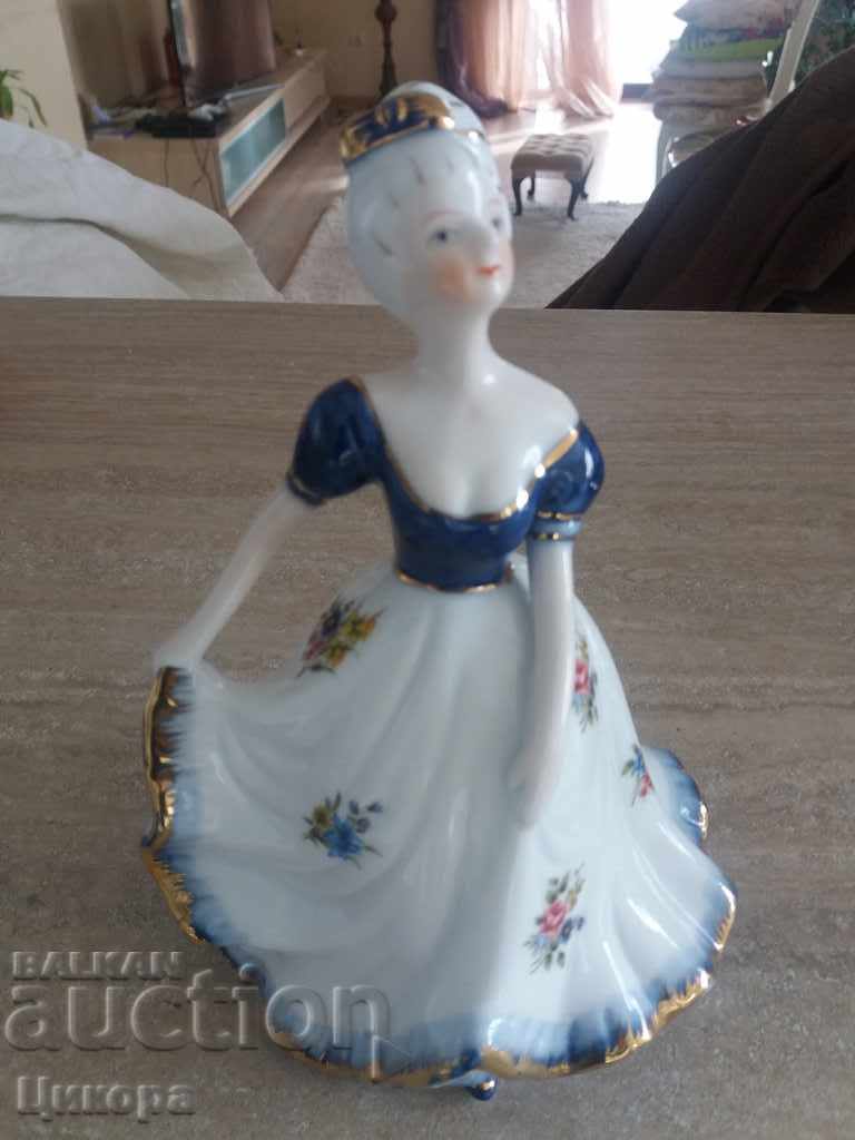 Statuia figurii din porțelan