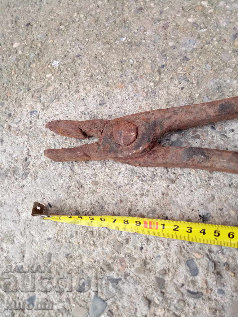 Old forging pliers with price 39.99 BGN | € 20.45 Old forging pliers with price 39.99 BGN | € 20.45