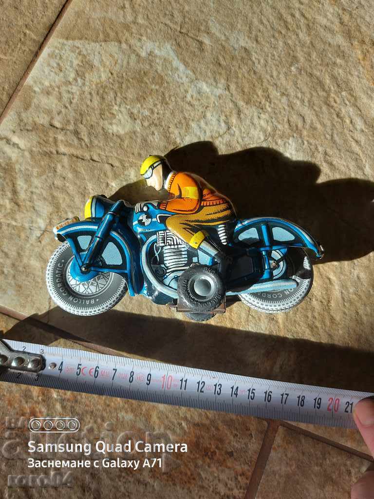 Delivery of MOTORCYCLIST Delivery of MOTORCYCLIST