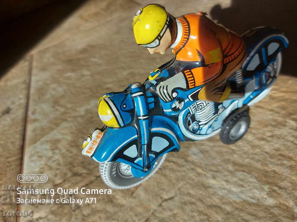 MOTORCYCLIST - 5 MOTORCYCLIST - 5