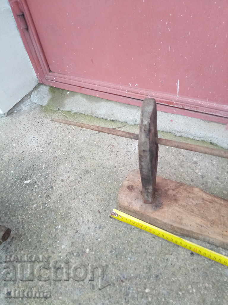 Auction Very old wheel drive Auction Very old wheel drive