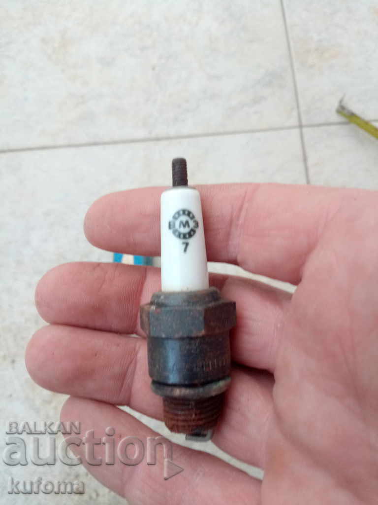 Old car spark plug from 1962 with price 9.99 BGN | € 5.11