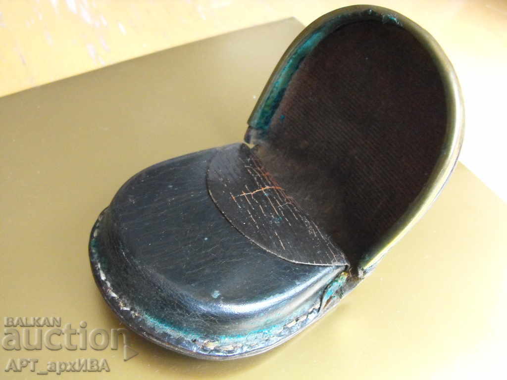 Leather purse with relief: MOSCOW!