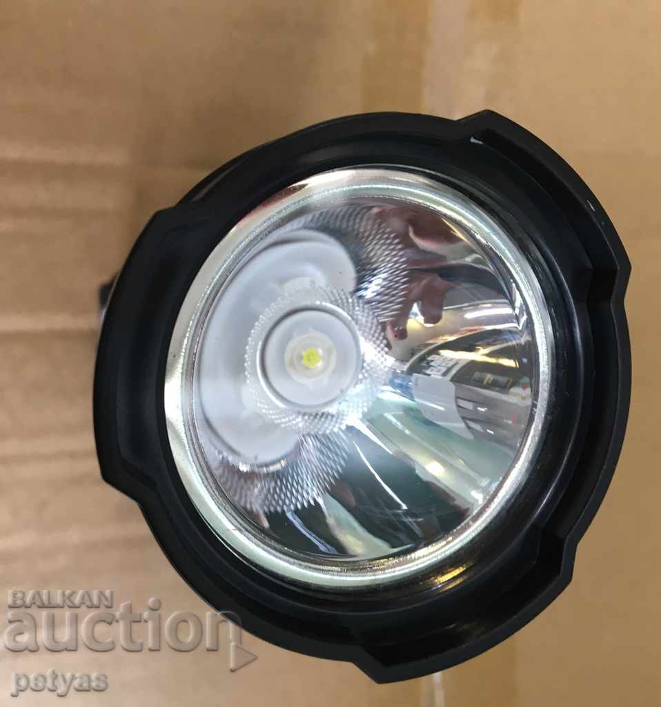 Auction Lightweight rechargeable floodlight model bl-830 + COB illuminated Auction Lightweight rechargeable floodlight model bl-830 + COB illuminated