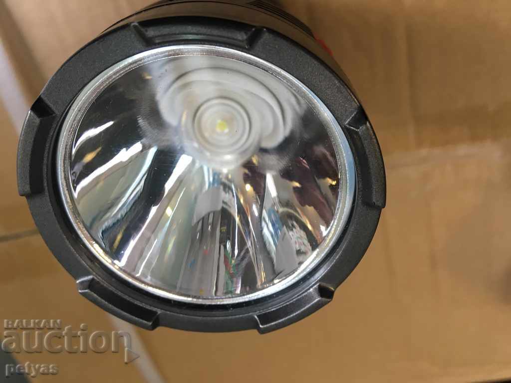 Lightweight rechargeable CREE floodlight + COB lighting - 6 Lightweight rechargeable CREE floodlight + COB lighting - 6