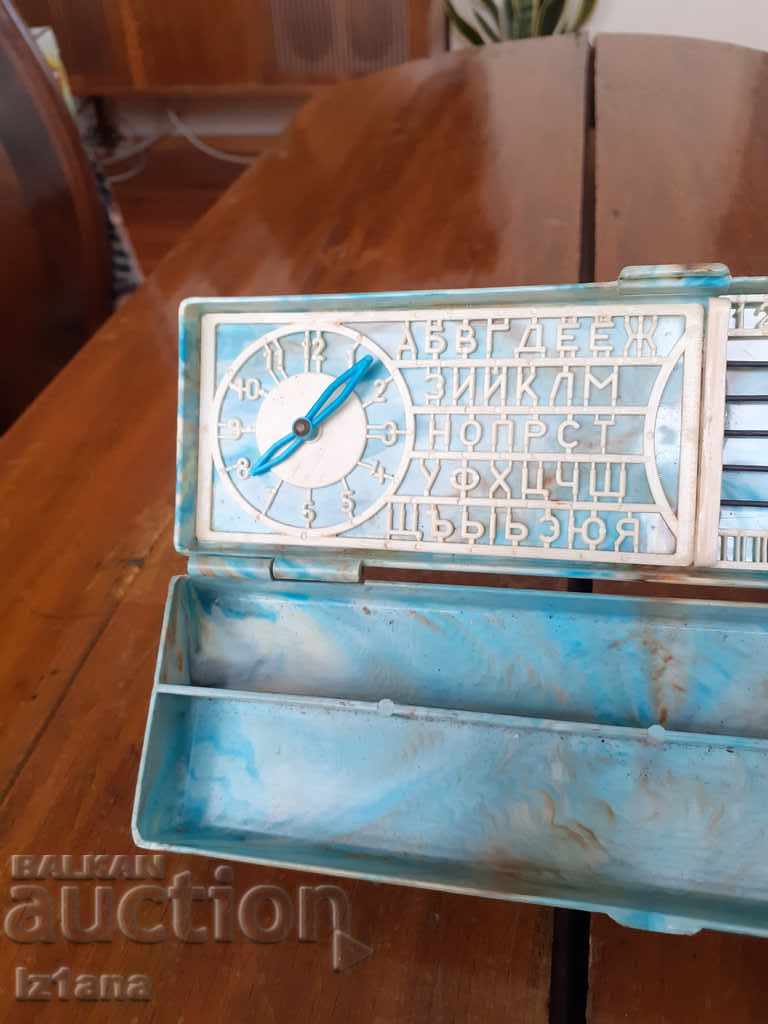 Delivery of Old school bag, box Delivery of Old school bag, box