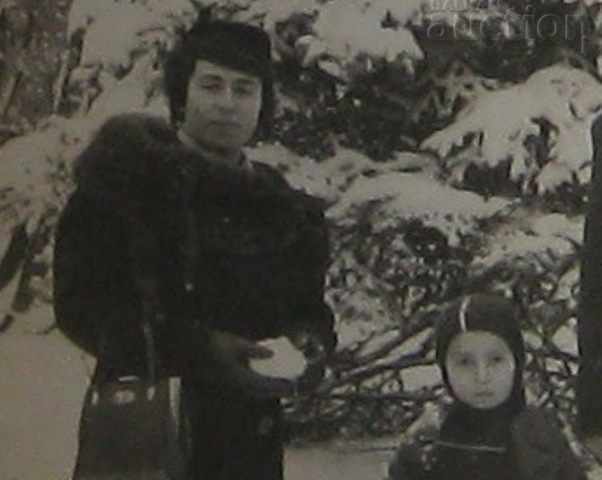 ARMENIAN FOX COLLAR ELEGANT FAMILY 1940 PHOTO with price 3.00 BGN | € 1.53 ARMENIAN FOX COLLAR ELEGANT FAMILY 1940 PHOTO with price 3.00 BGN | € 1.53