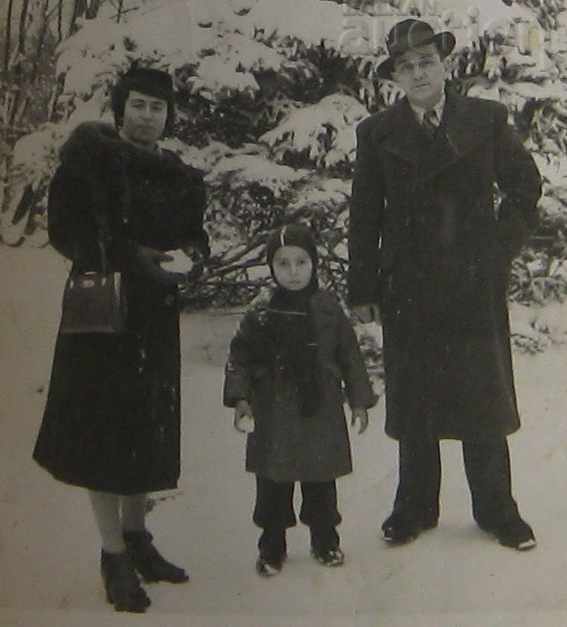 ARMENIAN FOX COLLAR ELEGANT FAMILY 1940 PHOTO