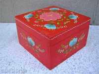 CUTIE DIN LEMN VECHE, PICTATĂ MANUAL