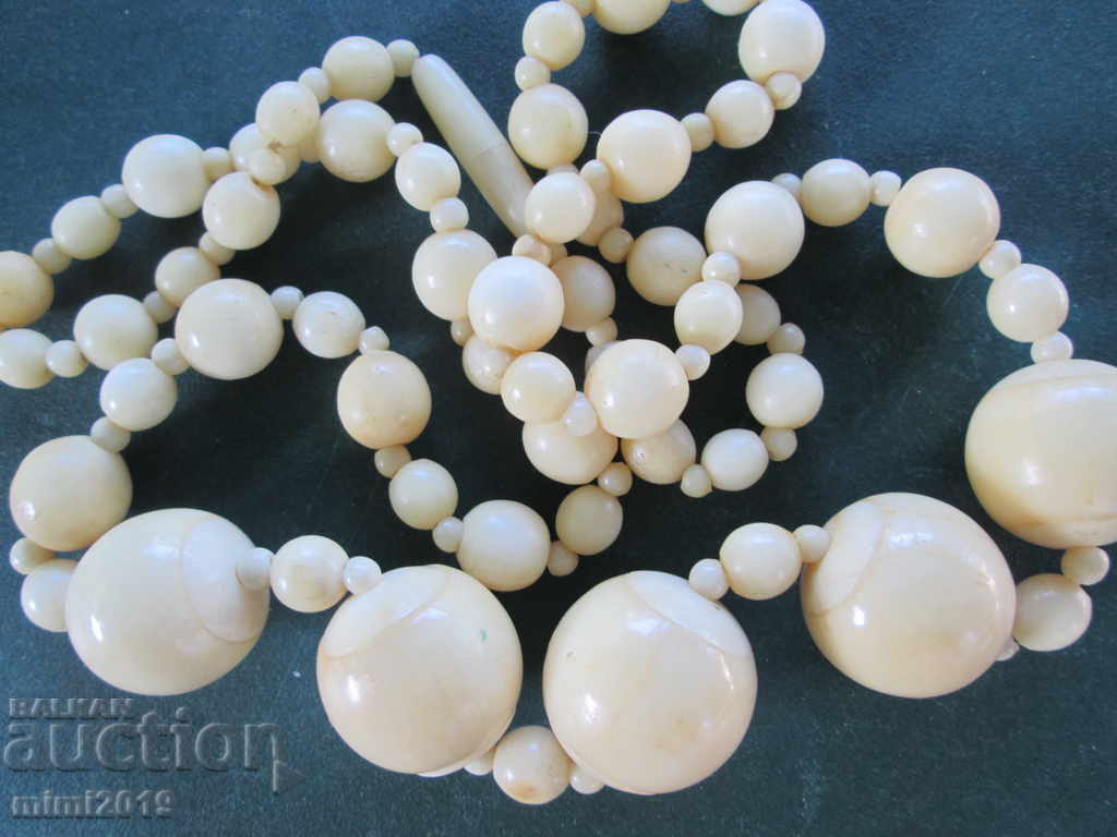 Παράδοση Παλιό κολιέ από κόκκαλο