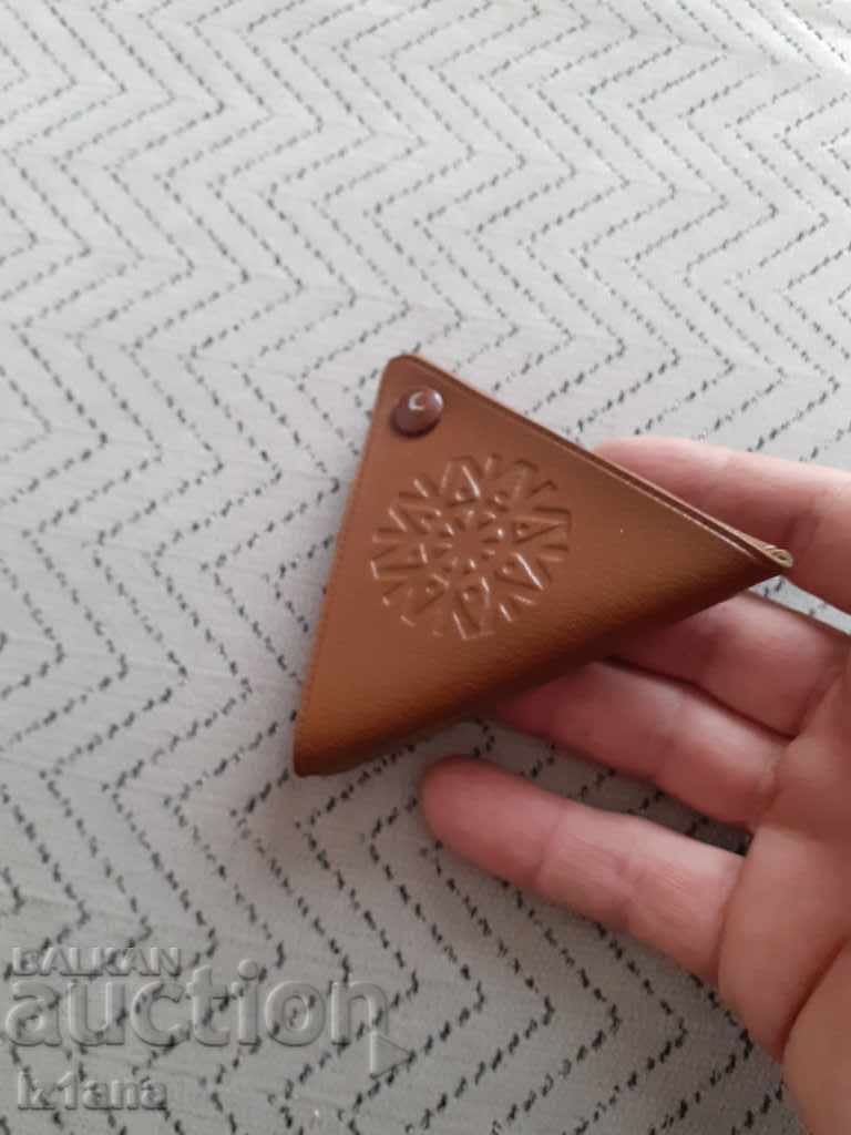 Старо портмоне с цена 15.00 лв. | € 7.67 Старо портмоне с цена 15.00 лв. | € 7.67