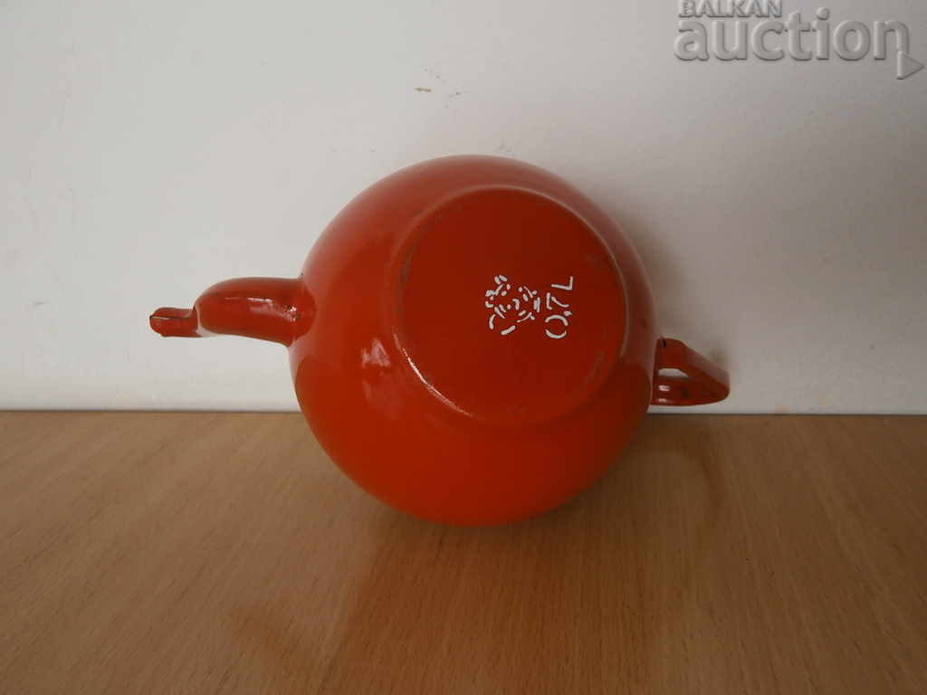 Delivery of GREAT LITTLE RED enameled teapot 60s Delivery of GREAT LITTLE RED enameled teapot 60s