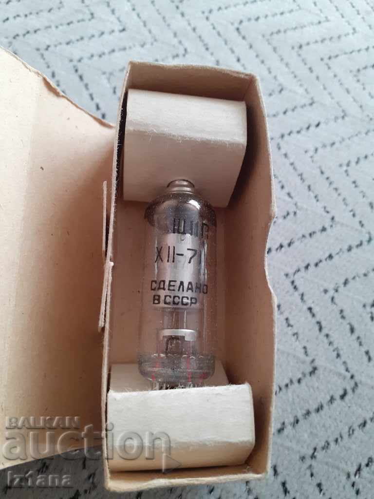 Стара Радиолампа 1Ц11П с цена 7.00 лв. | € 3.58 Стара Радиолампа 1Ц11П с цена 7.00 лв. | € 3.58