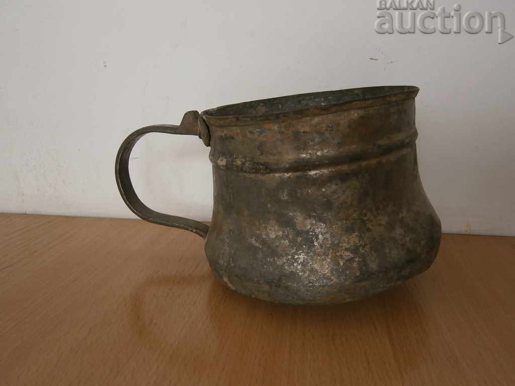 copper antique jug kanchok with price 55.00 BGN | € 28.12 copper antique jug kanchok with price 55.00 BGN | € 28.12
