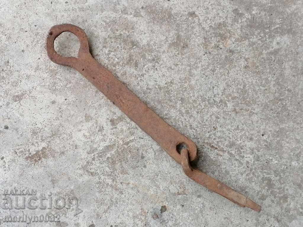 Old carved wrought iron padlock primitive chain with price 49.00 BGN | € 25.05 Old carved wrought iron padlock primitive chain with price 49.00 BGN | € 25.05