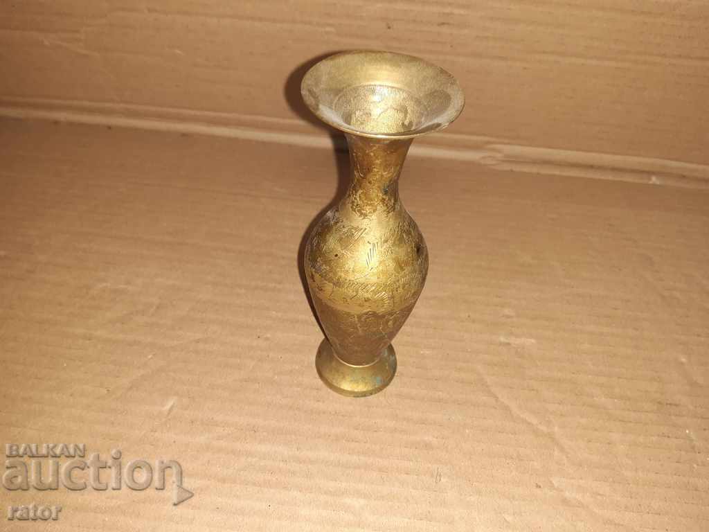 Auction Bronze vase Auction Bronze vase