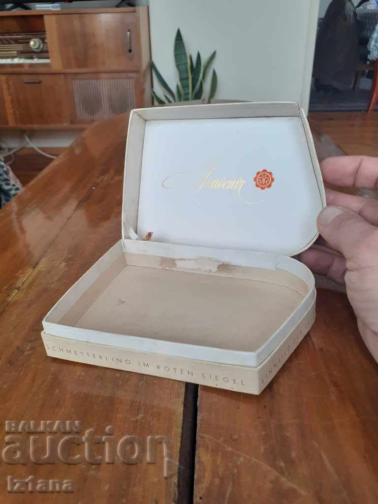 Аукцион Стара кутия от сувенир Аукцион Стара кутия от сувенир